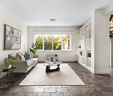 Mid-Century Beachside Living - Photo 2