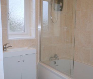 1 bedroom in a house share to rent - Photo 6