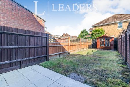 2 bedroom house to rent St. Andrews Gardens, Cobham, KT11 - Photo 4