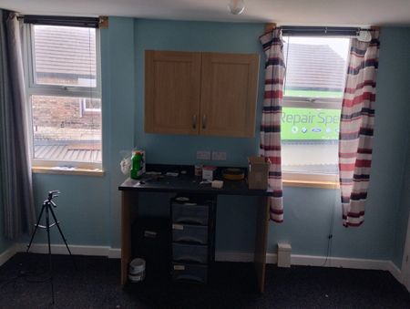 Room in a Shared Flat, Knowsley Road, L20 - Photo 3