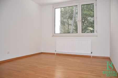 Großzügige, top renovierte Wohnung mit Loggia und Garagenplatz - Blick ins Grüne! - Foto 4