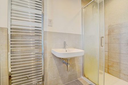 3 bedroom semi-detached house to rent - Photo 2