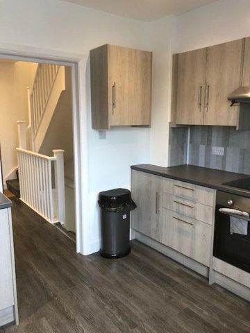 6 bedroom flat to rent - Photo 5