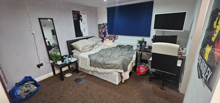 6 Bed - 14 Ash Road, Headingley, Leeds - LS6 3HD - Student - Photo 4