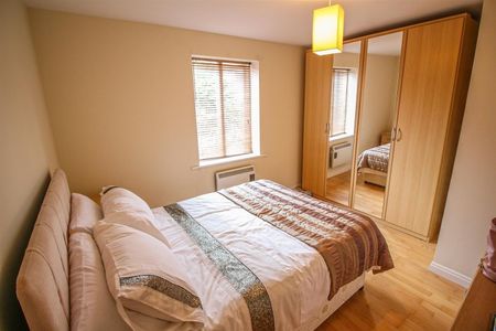 2 Bedroom Flat - Photo 2