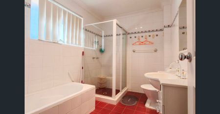 Fully Furnished 2 Bedroom Townhouse - Photo 4