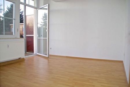 2 Zimmer • Balkon • ruhig gelegen • Laminat • Stellplatz • gleich mal anschauen !? - Photo 2