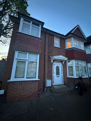 1 Bed Flat, Pennine Drive, NW2 - Photo 1