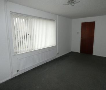 3 bedroom end of terrace house to rent - Photo 2