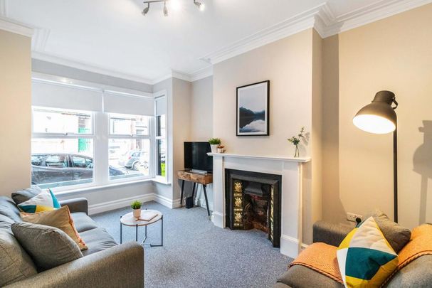 6 bedroom house to rent - Photo 1