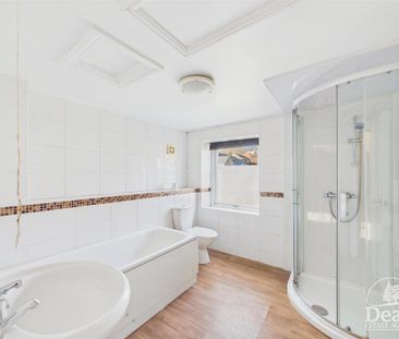 4 bedroom semi-detached house to rent - Photo 3
