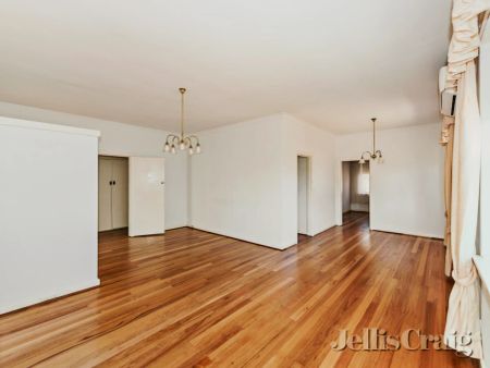 3 Bed, 1 Bath - Photo 2