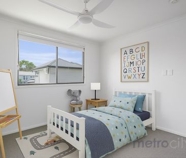 Beautifully Updated Townhouse Moments from Oxford Street!! - Photo 2