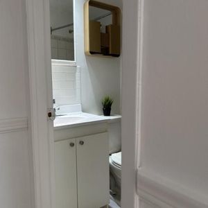 Vimont, 4 1/2, chauffe et eau chaude fourni, pres de toutes les commoditées, bois franc,(crystal), locker au sous-sol, intercom, poss.stationnement - Photo 2