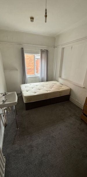 Room in a Shared House, Western Elms Avenue, RG30 - Photo 2