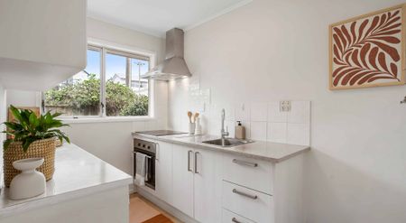 Recently Renovated near St Lukes Mall - Photo 3