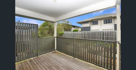 Well Presented Townhouse in the Heart of Springfield Lakes - Photo 3