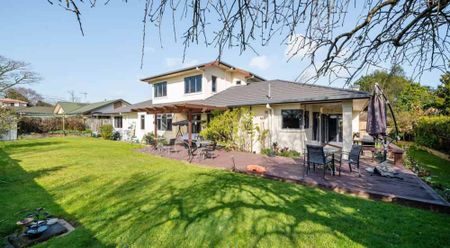 5 bedroom Family home in double cal de sac - Photo 5