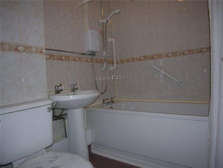 2 bedroom flat to rent - Photo 5