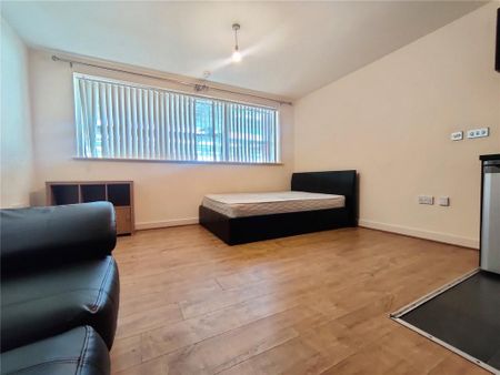 Studio to rent - Photo 2