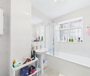 Chalfont Avenue, Amersham, Buckinghamshire,HP6 - Photo 4