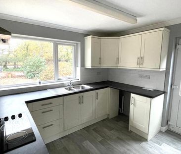 3 bedroom detached bungalow to rent - Photo 4