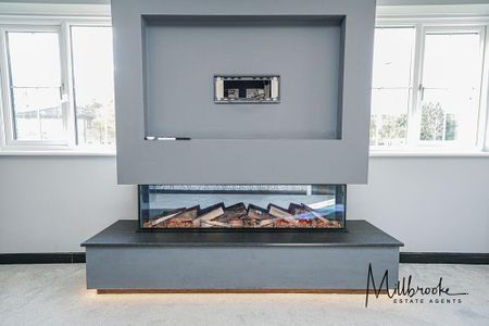 4 bedroom detached house to rent - Photo 2