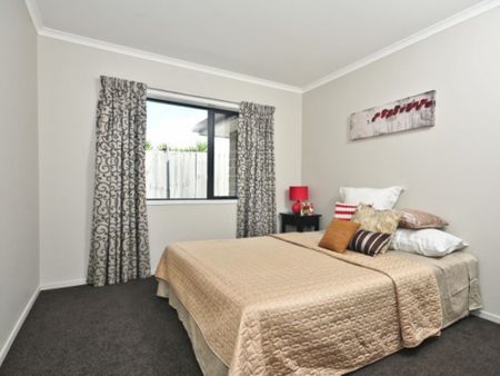 Well presented family home in Huntington - Photo 4