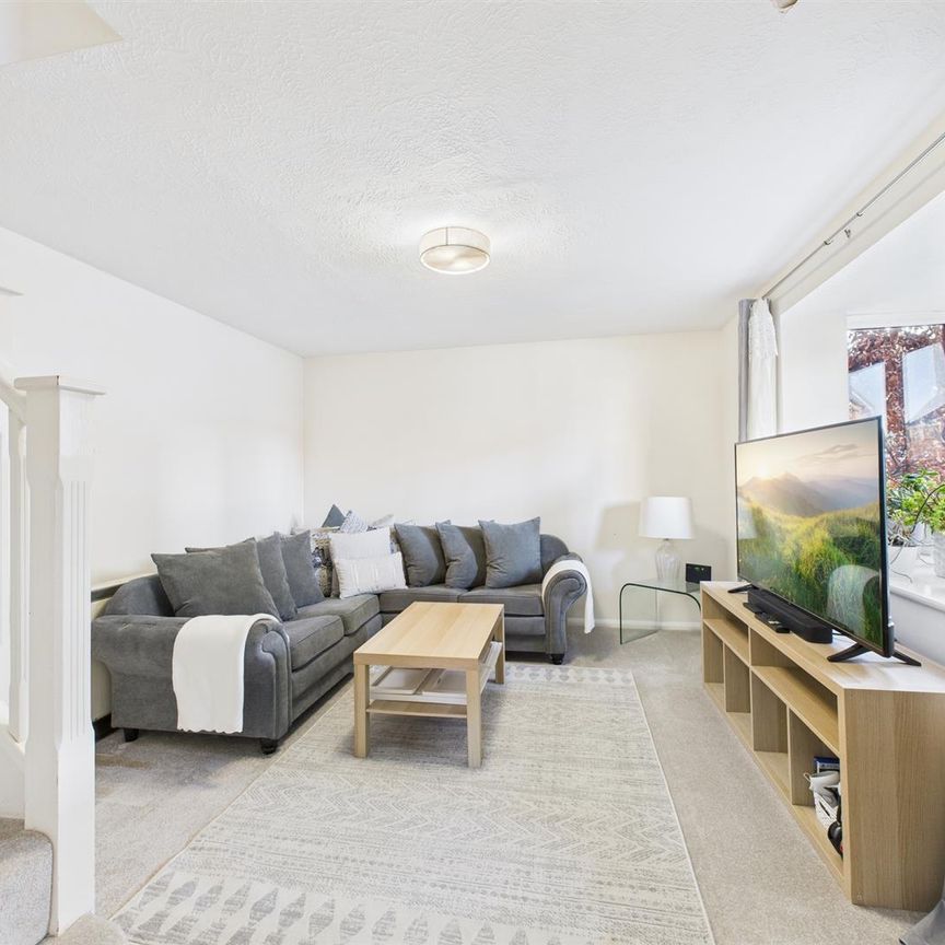 Lyon Close, Maidenbower - Photo 1