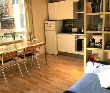 Room in a Shared Flat, Wigram Court, SW11 - Photo 2