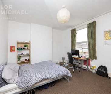 5 bedroom end of terrace house to rent - Photo 6