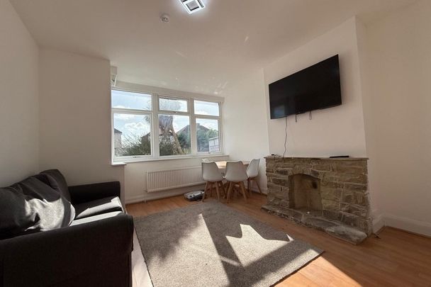 Hawthorn Road - Photo 1