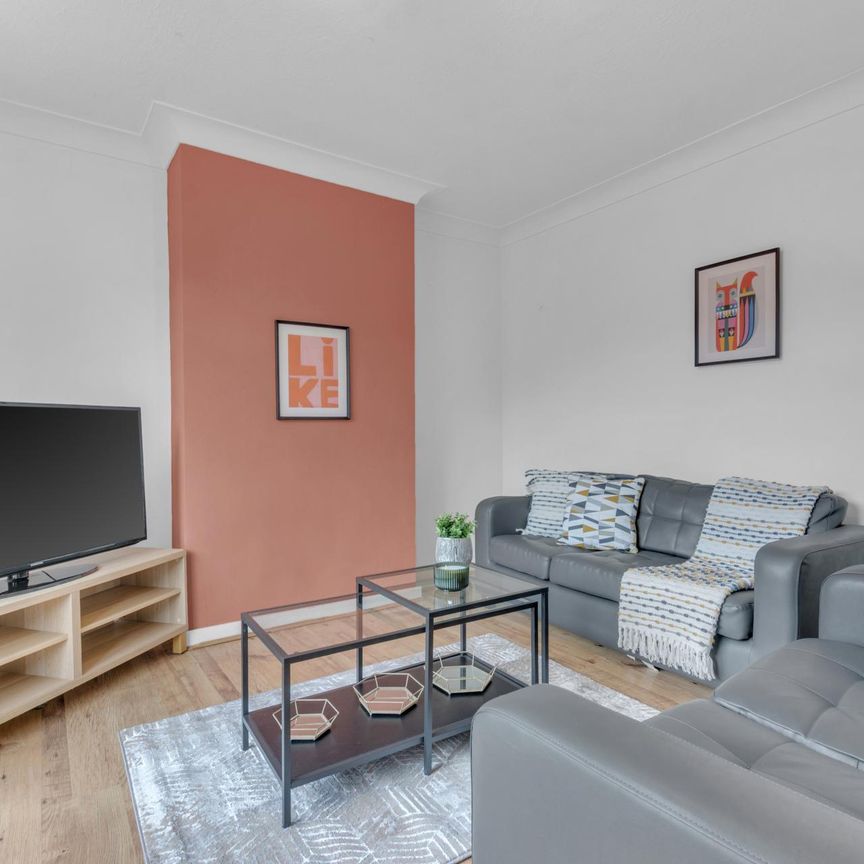 90 CHAPEL LANE Leeds - LS6 3BW - Photo 1