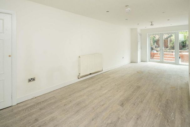 4 bedroom maisonette to rent - Photo 1