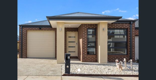 Near-New Family Home in Prime Arcadia Estate Location - Photo 1