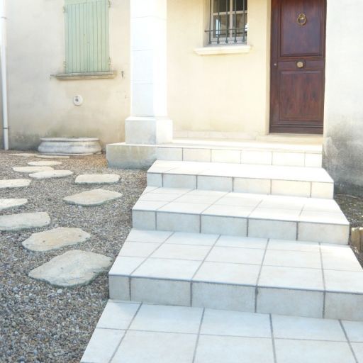 ROGNONAS - Villa R+1 avec terrasse, garage, jardin., - Photo 1