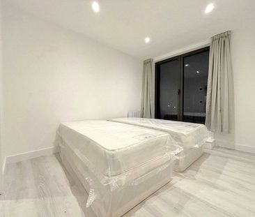 Farnborough Road, Farnborough, Hampshire, GU14 - Photo 3