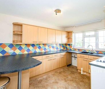 Mark Anthony Court, Hayling Island, PO11 - Photo 4