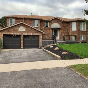 Beautiful 3-bed, 2-bath (Logan Crt) - Photo 2