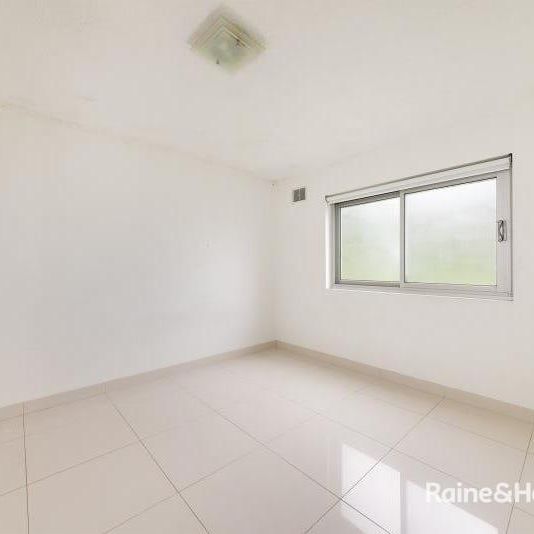 RENOVATED GROUNDFLOOR TWO BEDROOM! - Photo 1