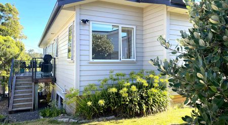 Modern and Sunny 5 Bedroom, 3 Bathroom in Cent... - Photo 5