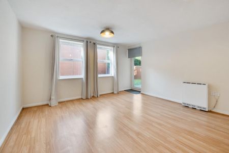 2 bedroom ground floor flat to rent - Photo 2