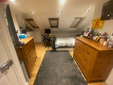 4 Bed Terraced House, Claxton Grove, W6 - Photo 2