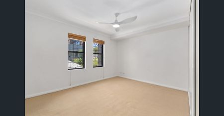 SPLIT-LEVEL TWO BEDROOM TOWNHOUSE IN TIGHTLY HELD COMPLEX - Photo 4