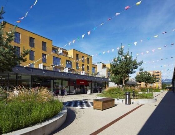 Modern apartment in Lyssbachpark - Photo 1