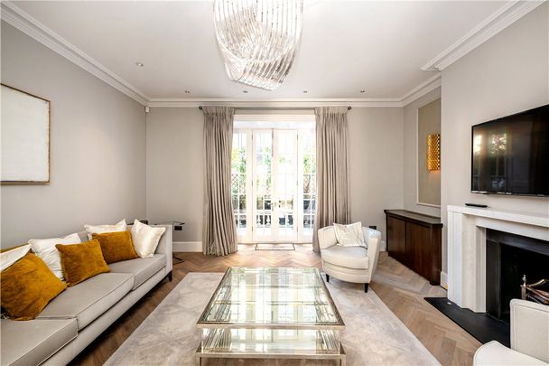 A Grade II Listed townhouse of approximately 3,960 square feet. - Photo 1