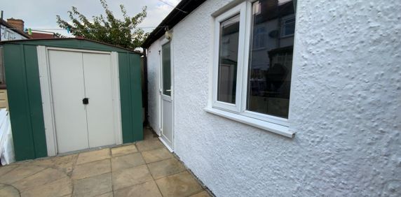 Studio Flat, Foxley Road, CR7 - Photo 2