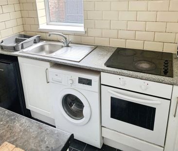 4 bedroom house to rent Kathleen Grove, Manchester, M14 - Photo 3