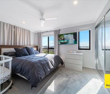 Lovely and Modern Family Home - Close to Amenities - Photo 3