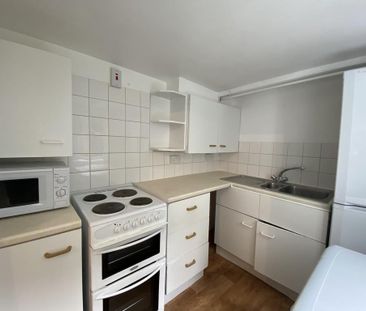 3 bedroom semi-detached house to rent - Photo 6